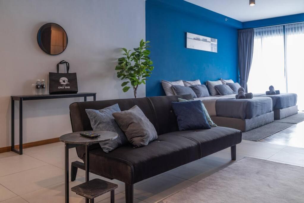 Deluxe Seaview Suite Twin Bed By The Only Bnb Tanjung Tokong エクステリア 写真